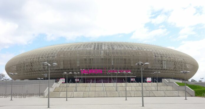 Tauron Arena Kraków odpala lodowisko i tor curlingowy. Start od 3 grudnia 2021.