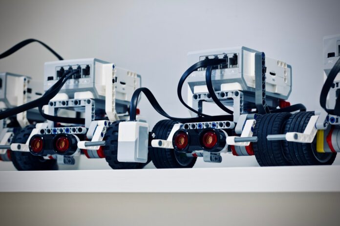 Zajęcia z robotyki i programowania z zestawem Lego Mindstorms dla dzieci
