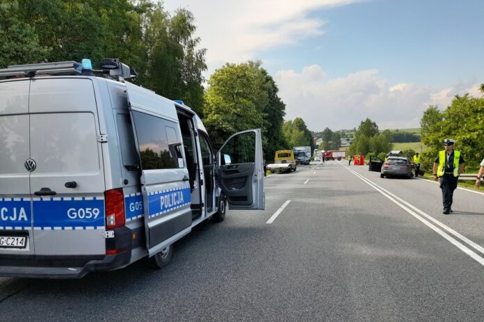 Tragiczny wypadek w powiecie krakowskim. Nie żyje 39-latek i 1,5 roczne dziecko